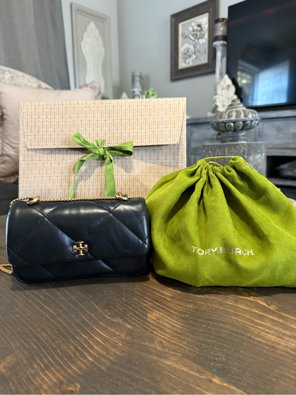 Tory Burch Kira DIAMOND QUILT MINI
FLAP BAG